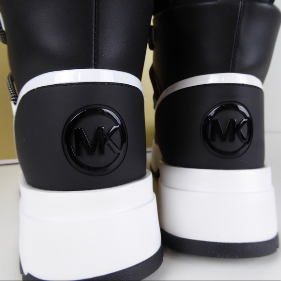 Michael Kors Cassia Leather Bootie Boots Black NIB - Picture 5 of 7